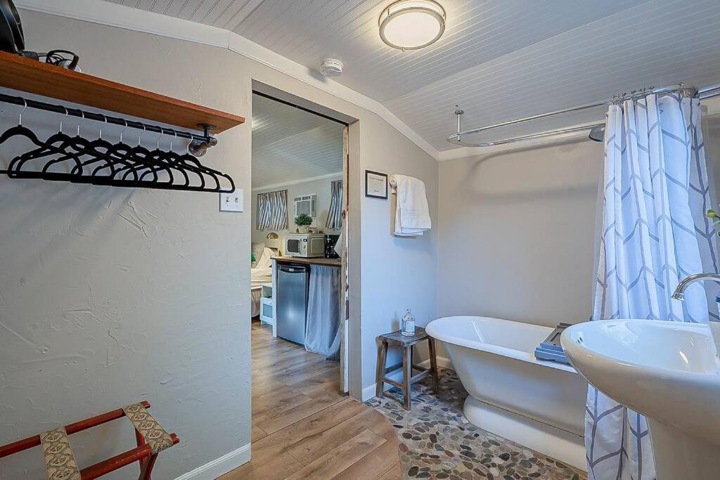Cute Peaceful Tiny House Getaway W Backyard - Low Summer Rates! Тусон Екстериор снимка