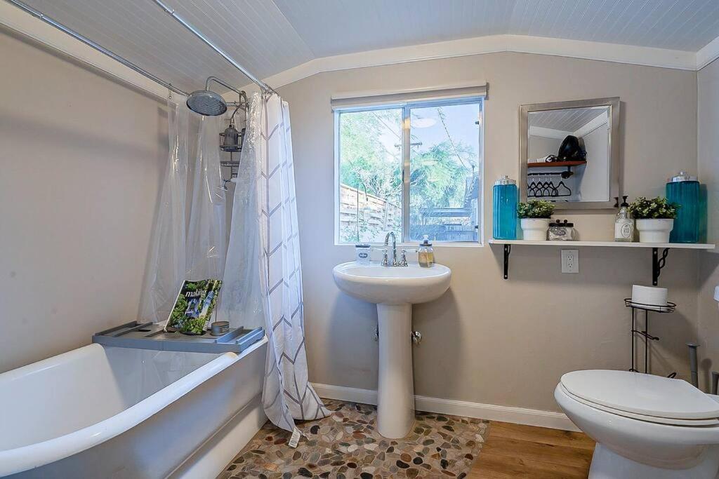 Cute Peaceful Tiny House Getaway W Backyard - Low Summer Rates! Тусон Екстериор снимка