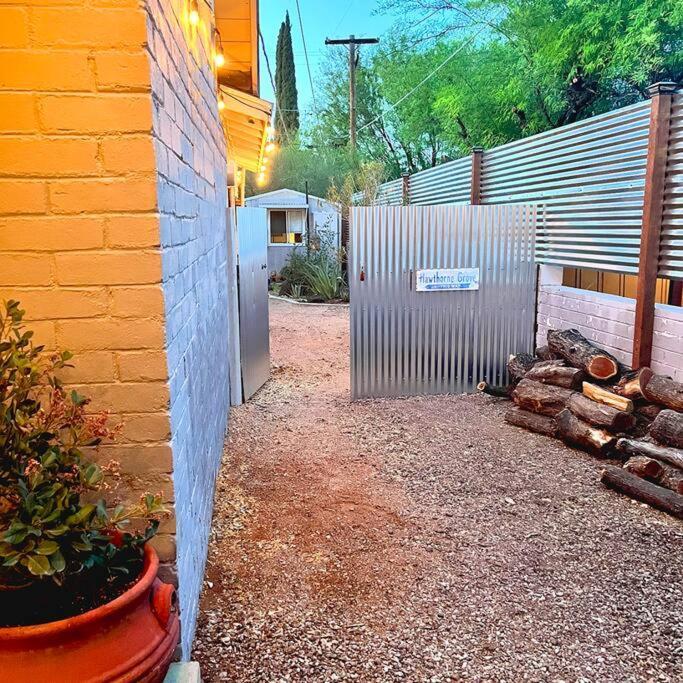 Cute Peaceful Tiny House Getaway W Backyard - Low Summer Rates! Тусон Екстериор снимка